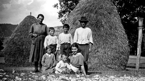 Famiglia contadina italiana anni 40