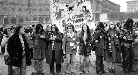Manifestazione femminile in Italia anni 70