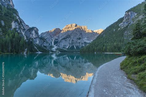 Lago di Braies e Croda del Becco