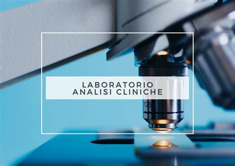 Microscopio in un laboratorio di analisi cliniche