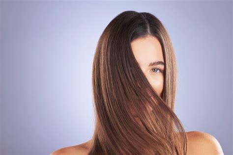 Vari prodotti per la cura dei capelli ricci