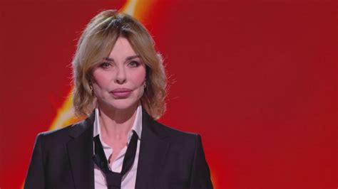 Alba Parietti discute dell'accettazione dell'invecchiamento