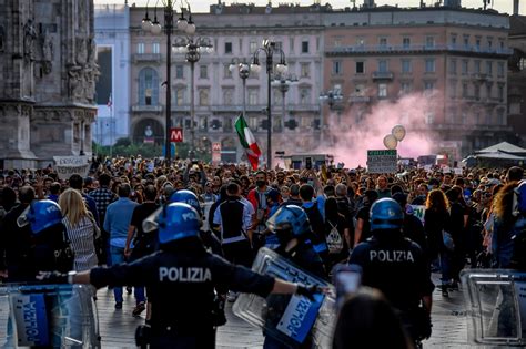 Piazza Colonna durante una manifestazione di protesta