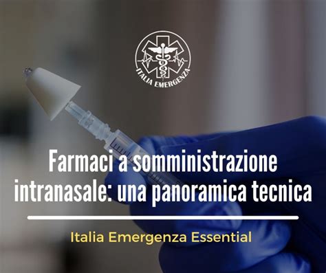 Tavolo con diversi tipi di dispositivi per la somministrazione di farmaci ai bambini