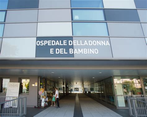 Esterno dell'Ospedale della Donna e del Bambino