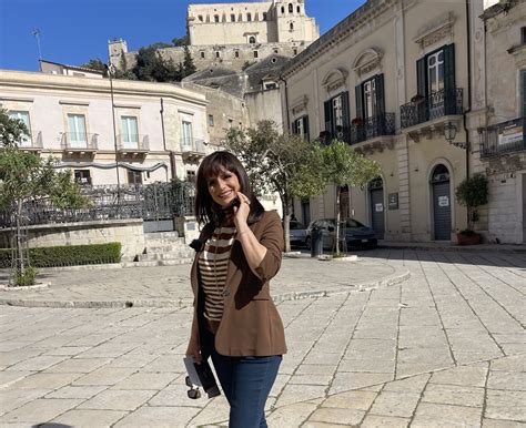 Lorena Bianchetti durante la conduzione di un programma Rai