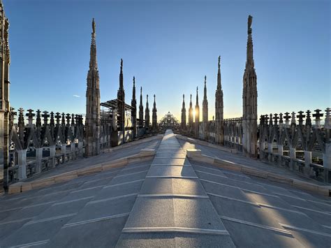 Veduta iconica di Milano, cuore della moda italiana e centro nevralgico della carriera di Mameli