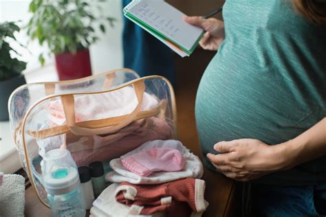 Valigia parto pronta e accessori essenziali