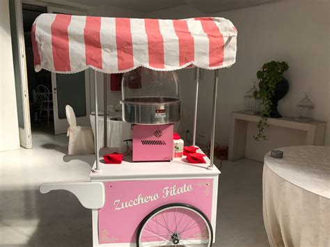Carretto dello zucchero filato a una festa