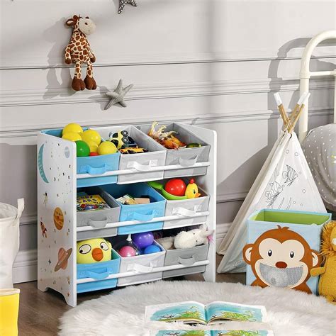 Scaffali a muro per esporre giocattoli e libri