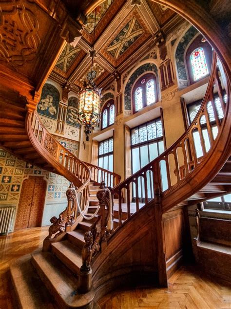 Interno di Castel Savoia: Scalone