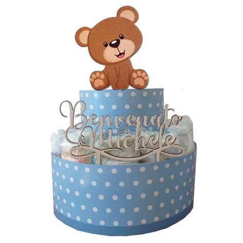 Torta di pannolini a tema maschietto con toni di blu e orsetto