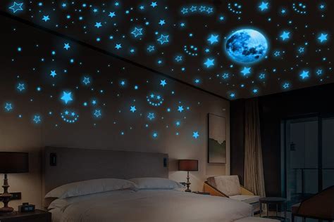 Soffitto dipinto con stelle fosforescenti