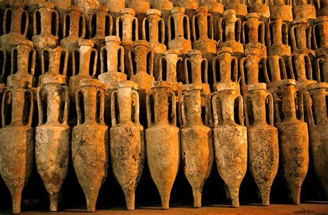 Dettaglio dei frammenti di anfore romane ritrovati sui fondali