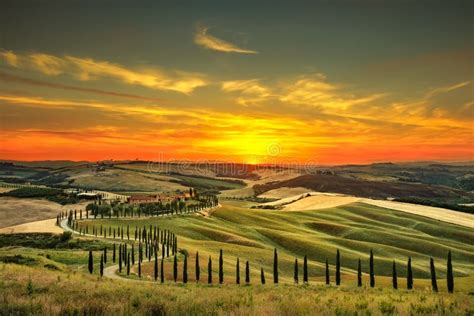paesaggio rurale della Sardegna al tramonto