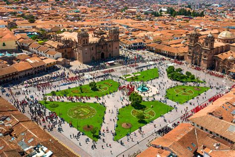Veduta panoramica di Cusco con la Plaza de Armas al centro