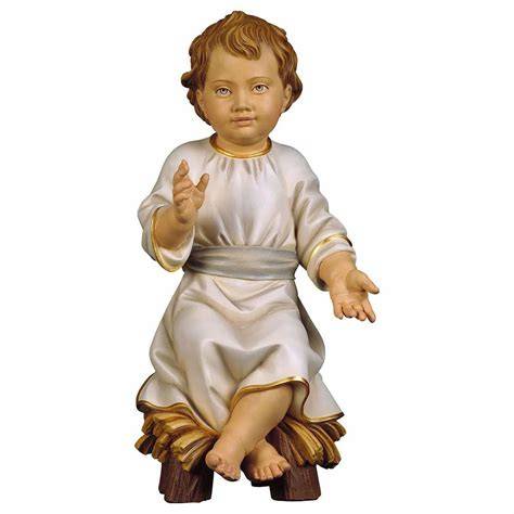 Bambinello con vestito liturgico