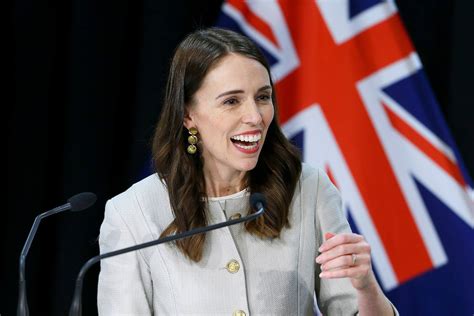 Jacinda Ardern durante un discorso pubblico