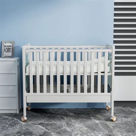 Certificazioni e loghi di sicurezza per culle neonatali
