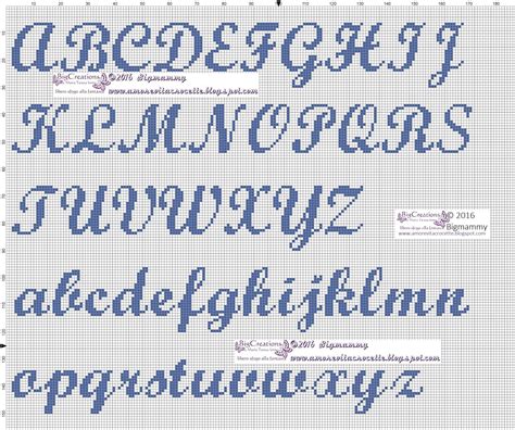 Una collezione di schemi di punto croce con vari alfabeti e disegni