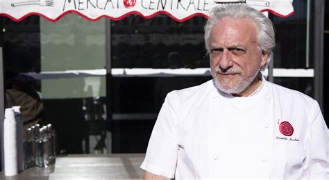 Davide Scabin nel suo ambiente di lavoro presso il ristorante Carignano
