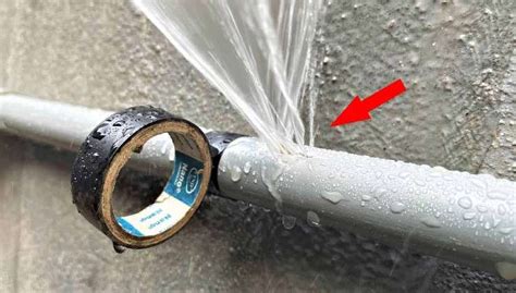 Fluido tracciante UV che evidenzia una perdita su un tubo del climatizzatore