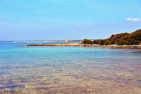 Veduta panoramica della costa di Porto Cesareo con l'Isola dei Conigli sullo sfondo
