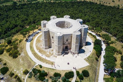 Castel del Monte, simbolo dell'architettura federiciana