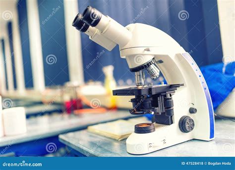 Microscopio e strumenti di ricerca