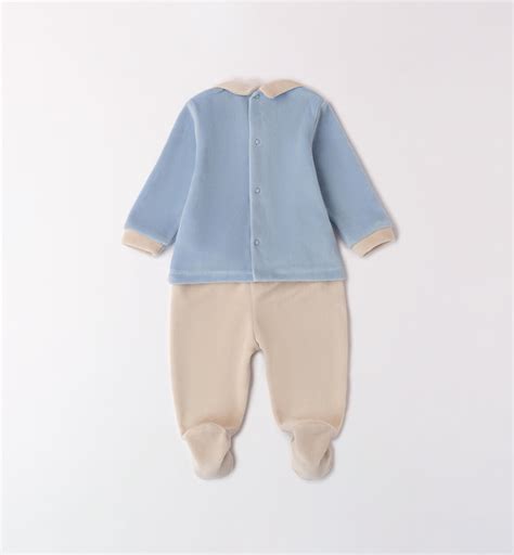 Dettaglio bottoni automatici tutina neonato