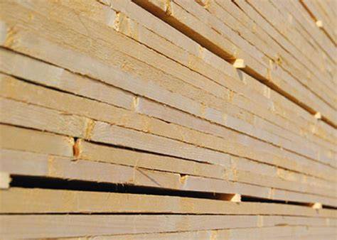 Materiali per la culla: tavole di pino e abete