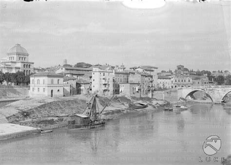Veduta panoramica dell'Isola Tiberina e del complesso ospedaliero