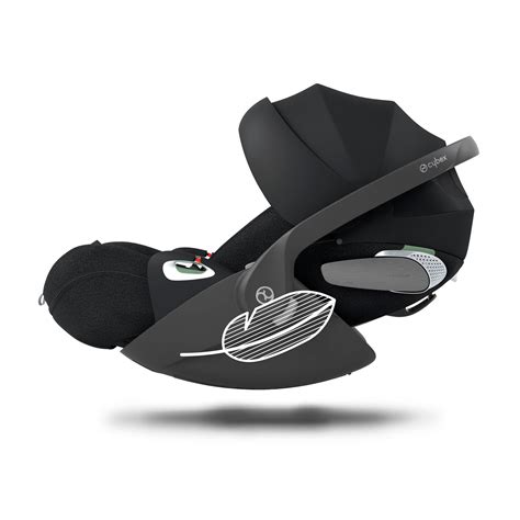 Il seggiolino Cloud T montato su un passeggino CYBEX
