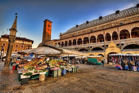 piazza dei Frutti a Padova, luogo dell'ultimo comizio di Berlinguer