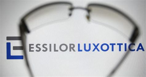 infografica sulla crescita di EssilorLuxottica (fatturato, utili, capitalizzazione)