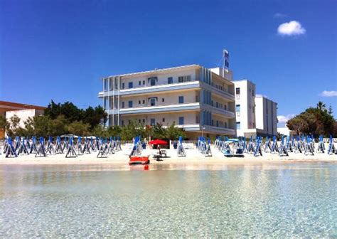 Hotel Miramare Porto Cesareo facade with sea view