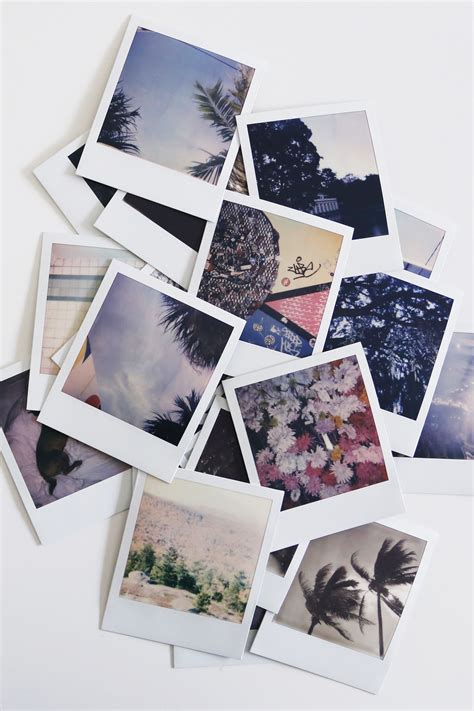Un collage di foto in stile Polaroid