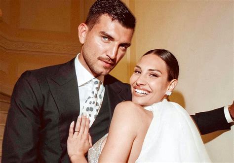 Beatrice Valli e Marco Fantini in un momento intimo dopo il matrimonio