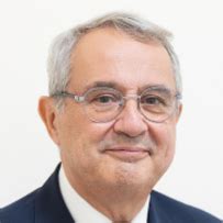 Professor Massimo Busin in laboratorio o durante una conferenza