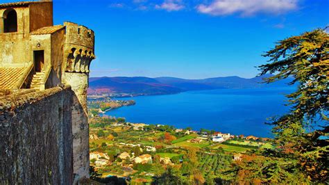 veduta panoramica del lago di Bracciano e della zona di Trevignano Romano