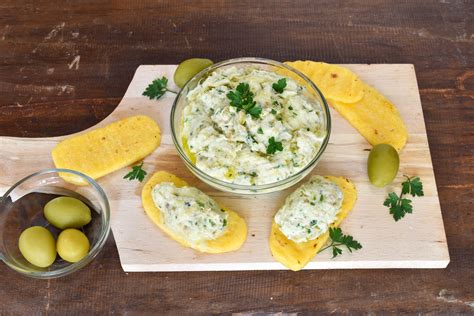 Medaglione fritto con mantecato di baccalà