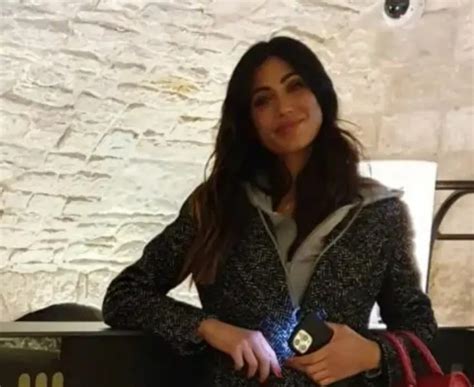 Federica Nargi impegnata in uno shooting fotografico
