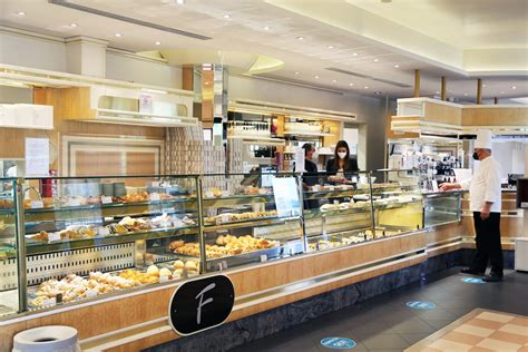 Il banco della pasticceria di Gino Fabbri