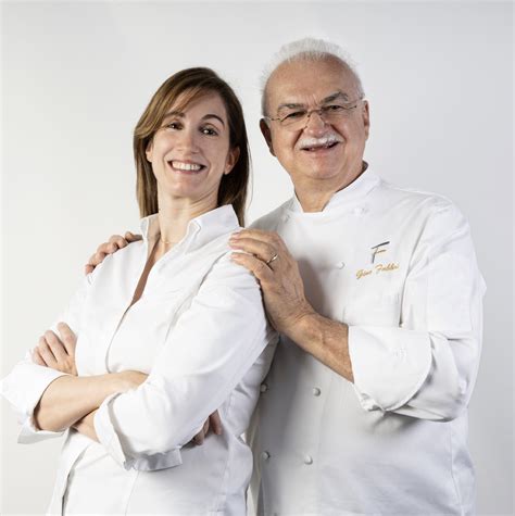 Gino Fabbri con la sua squadra in laboratorio