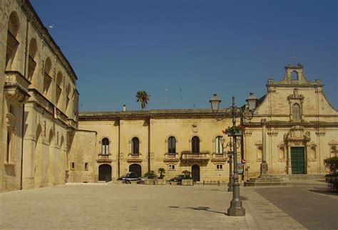 Piazza Del Popolo a Muro Leccese con il Palazzo del Principe