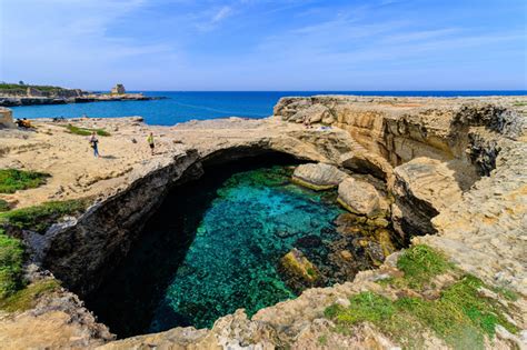 La suggestiva Grotta della Poesia con le sue acque cristalline