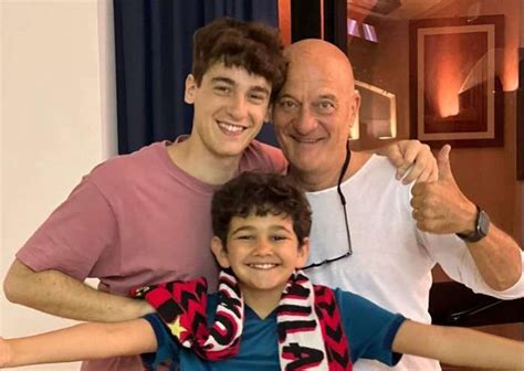 Claudio Bisio con la famiglia