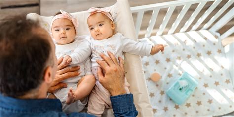 genitori gemelli sorpresi