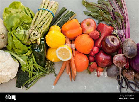 Varietà di frutta e verdura colorata
