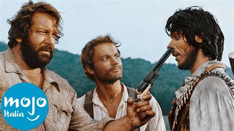 Bud Spencer mentre pilota un elicottero